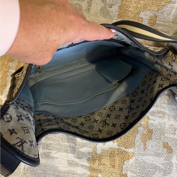 Louis Vuitton Min Lin Mary Kate Crossbody Bag - Picture 6 of 7